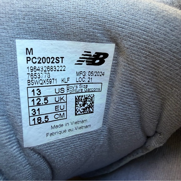 New Balance 2002R Big Kids Shoes - Picture 7 of 7